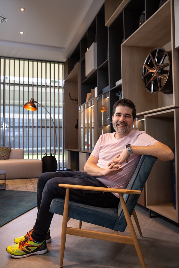 Carlos Buenosvinos speaking at a conference